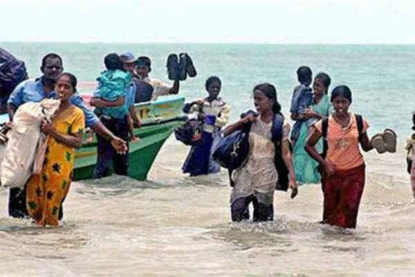 SolomonSalamon's tweet photo. ஜூன் 20 சர்வதேச புலம் பெயர்ந்தோர் ( அகதிகள்) தினம்.
நாடுகடந்த லாபவெறி ஏற்படுத்தும் போர்களாலும் 
ஊள்நாட்டு ஆட்சித் தொடுக்கும் யுத்தத்தினாலும் சிதறடிக்கப்படும் மனிதர்களைக் காக்க மனிதமாவோம் ! https://t.co/7m9VpjJsk0