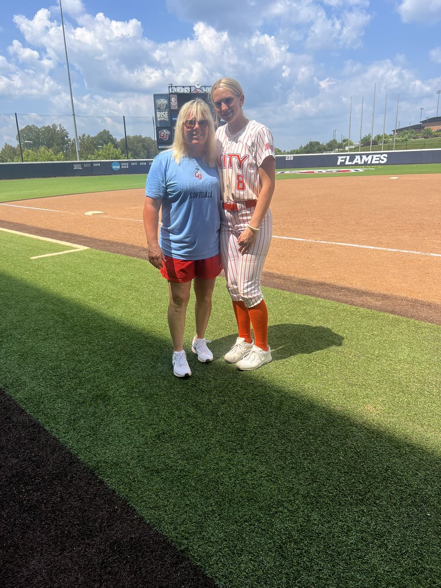 Had a great time at the <a href="/LibertySB/">Liberty Softball</a> camp!! It was great meeting the coaches and players!