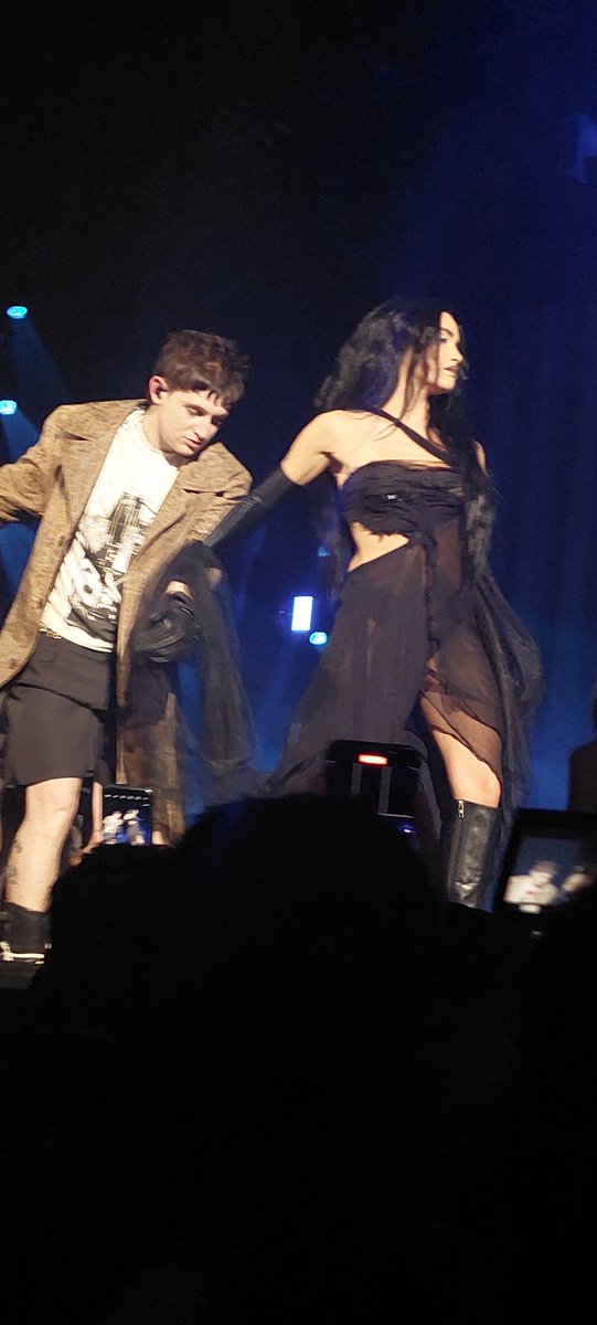 es el meme de evangelion con misato diciendo mi novio quiere etc