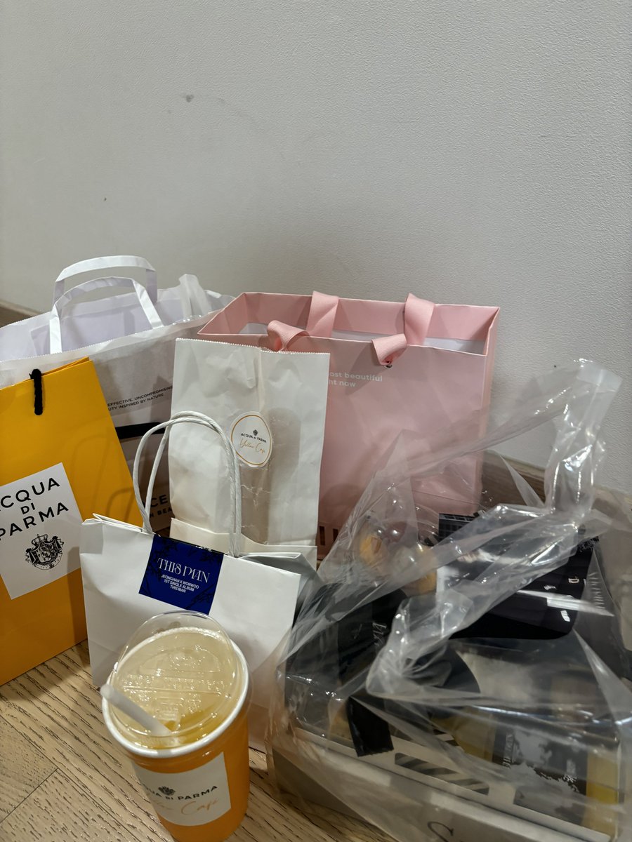 cpslwlsl1's tweet photo. 너무 행복했던 오늘 새벽🥹 다시 돌아가고싶다 https://t.co/m9pE8ibq4S