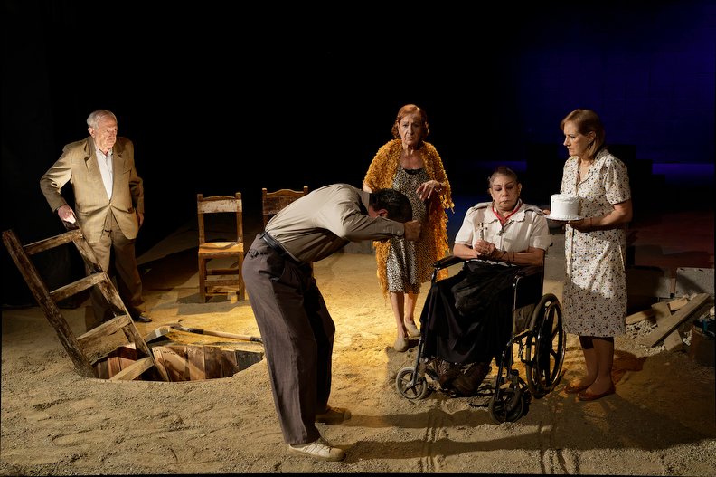 Obra "Profundo" de la Compañia Nacional de Teatro