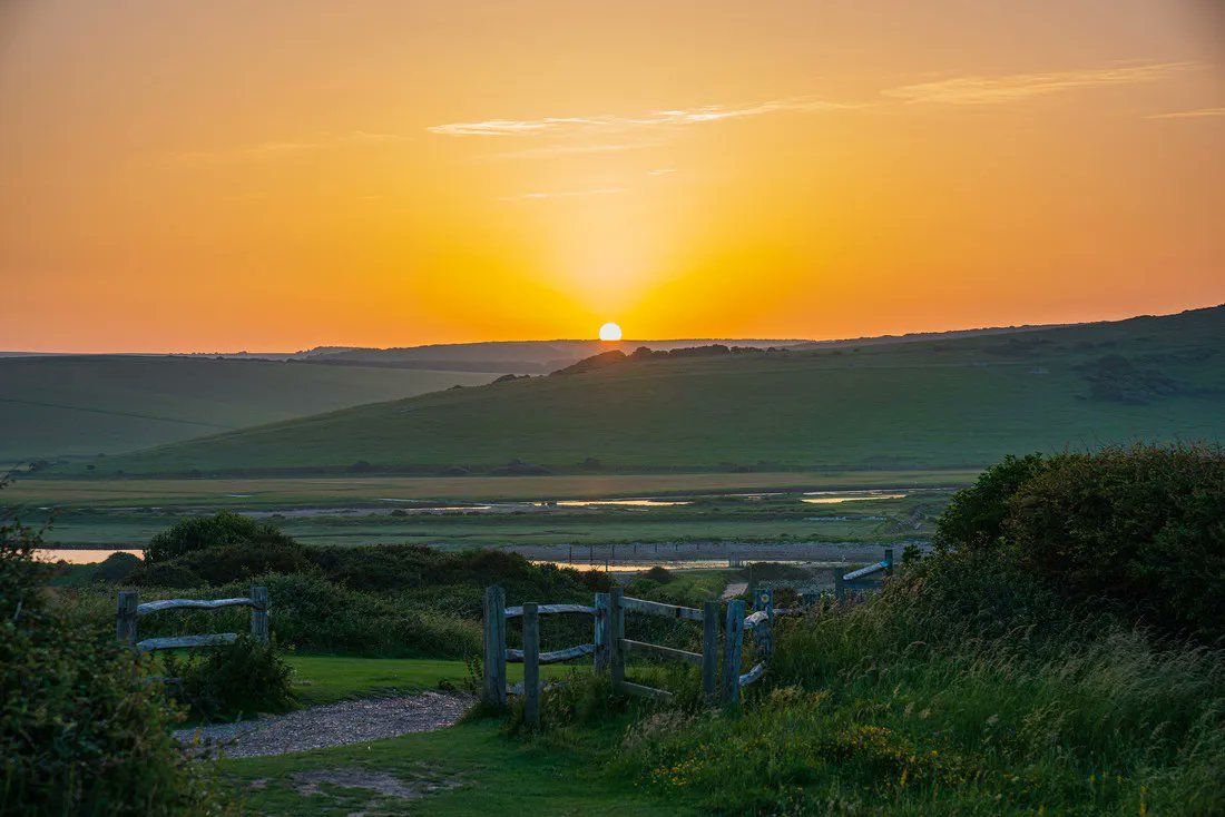 Summer officially begins.

Happy Solstice everyone!

📷 Tom Sigler

#SouthDowns #SummerSolstice