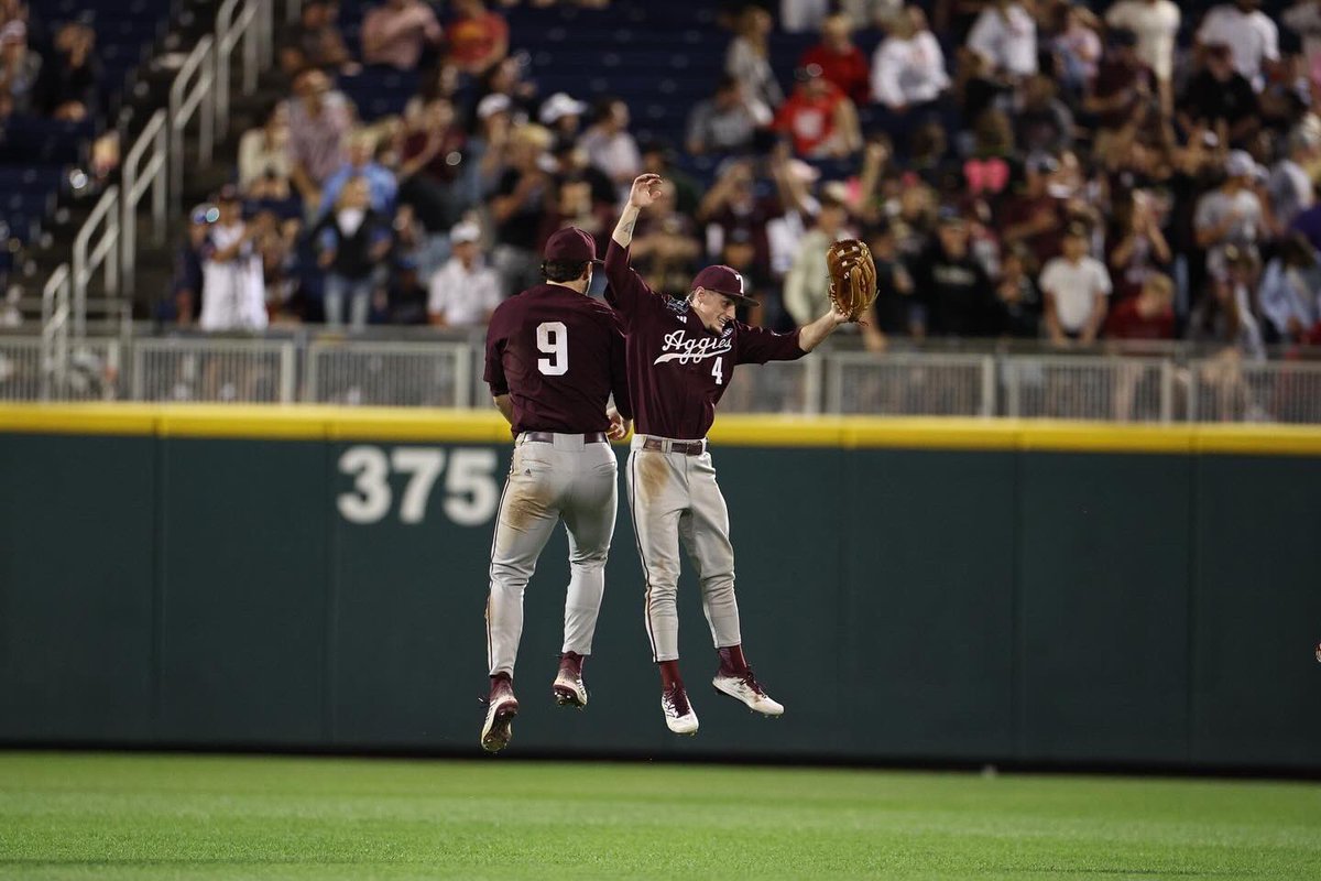 AggieBaseball's tweet photo. See y’all Saturday night👍

#GigEm x #MCWS https://t.co/LzI1QiXGSl