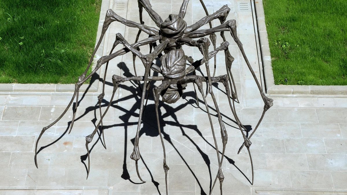 I ragni e non solo: a Firenze Louise Bourgeois illumina il museo Novecento firenze.repubblica.it/weekend/2024/0…