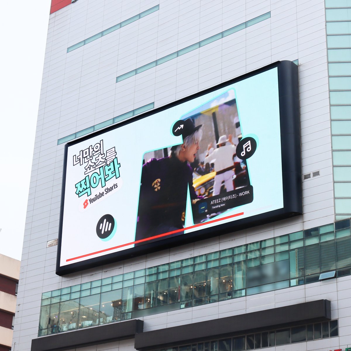 ATEEZofficial's tweet photo. [📷] Create your own #WORKchallenge now on #YouTubeShorts

#GottaWORK 👛
🔗 https://t.co/evVy9kUMvG

#GottaWORK 🙌
🔗 https://t.co/JYIZXSbmde

#ATEEZ #에이티즈
#GOLDENHOUR_Part1 #WORK https://t.co/RfckZlnT8I