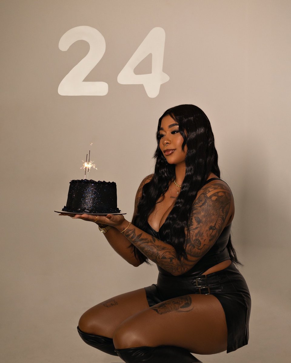 EuaLais_'s tweet photo. Happy birthday to me ✨🤍🥳 https://t.co/PvQYwE7KI5