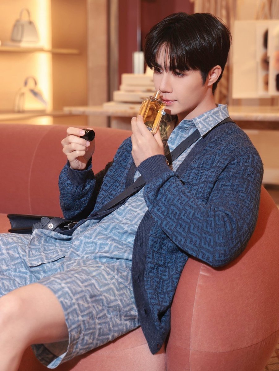 DomundiTV's tweet photo. พบกับ “ซี” @zee_pruk ได้ในงาน FENDI Fragrances Collection Press Preview ✨️

ฝากทุกคนส่งกำลังใจให้ซีกันเยอะ ๆ นะคะ🥰

#FendiFragrancesXZeePruk https://t.co/jCjSBidZIq