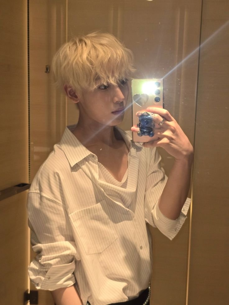 Hi, I am Zaniyah , call me Zani for short &amp; I'm looking for interactive moots !             

- she/her, istj-t    
- not new to #stantwt &amp; #kpoptwt       
- engene, carat, &amp; etc.   
- any fandom is vv fine ^^             

♡ / ↻ to be moots!!