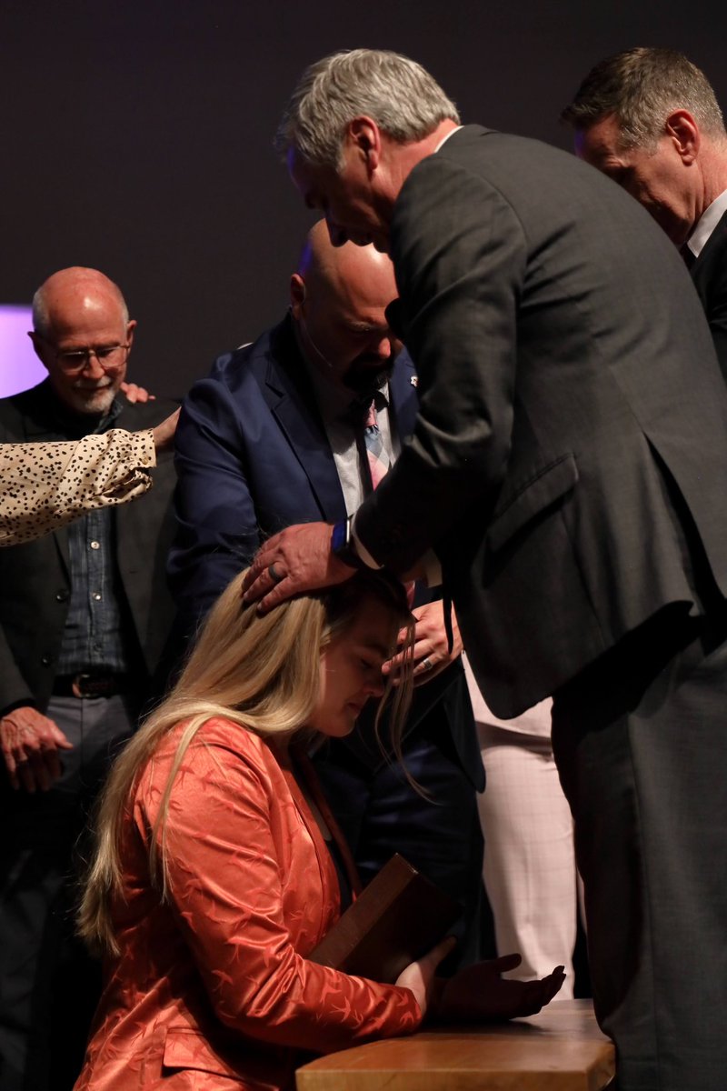 EliseSnowden's tweet photo. Let’s talk about women in ministry. 🧵 Joel 2:28-29 “&amp; afterward, I will pour out my Spirit on all people. Your sons &amp; daughters will prophesy, your old men will dream dreams, your young men will see visions. Even on my servants, both men &amp; women, I will pour out my Spirit…” https://t.co/WOwV2PGDaJ