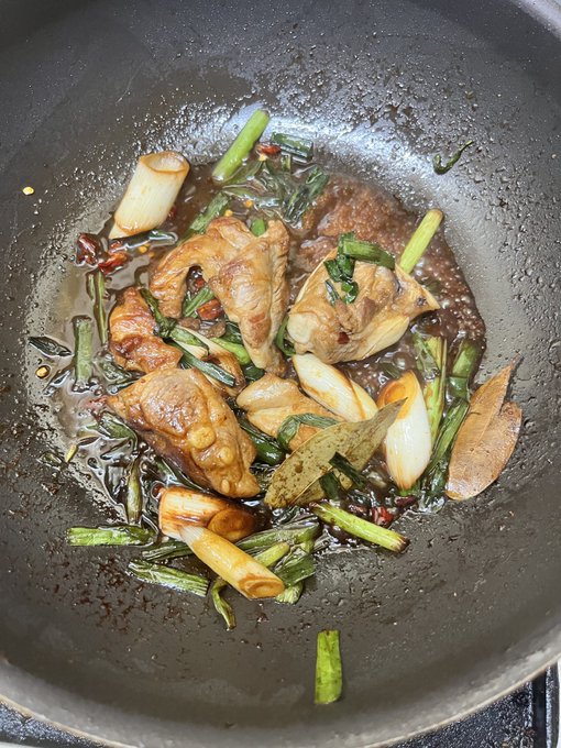 軟骨付きの豚バラの適当中華風甘辛丼。 