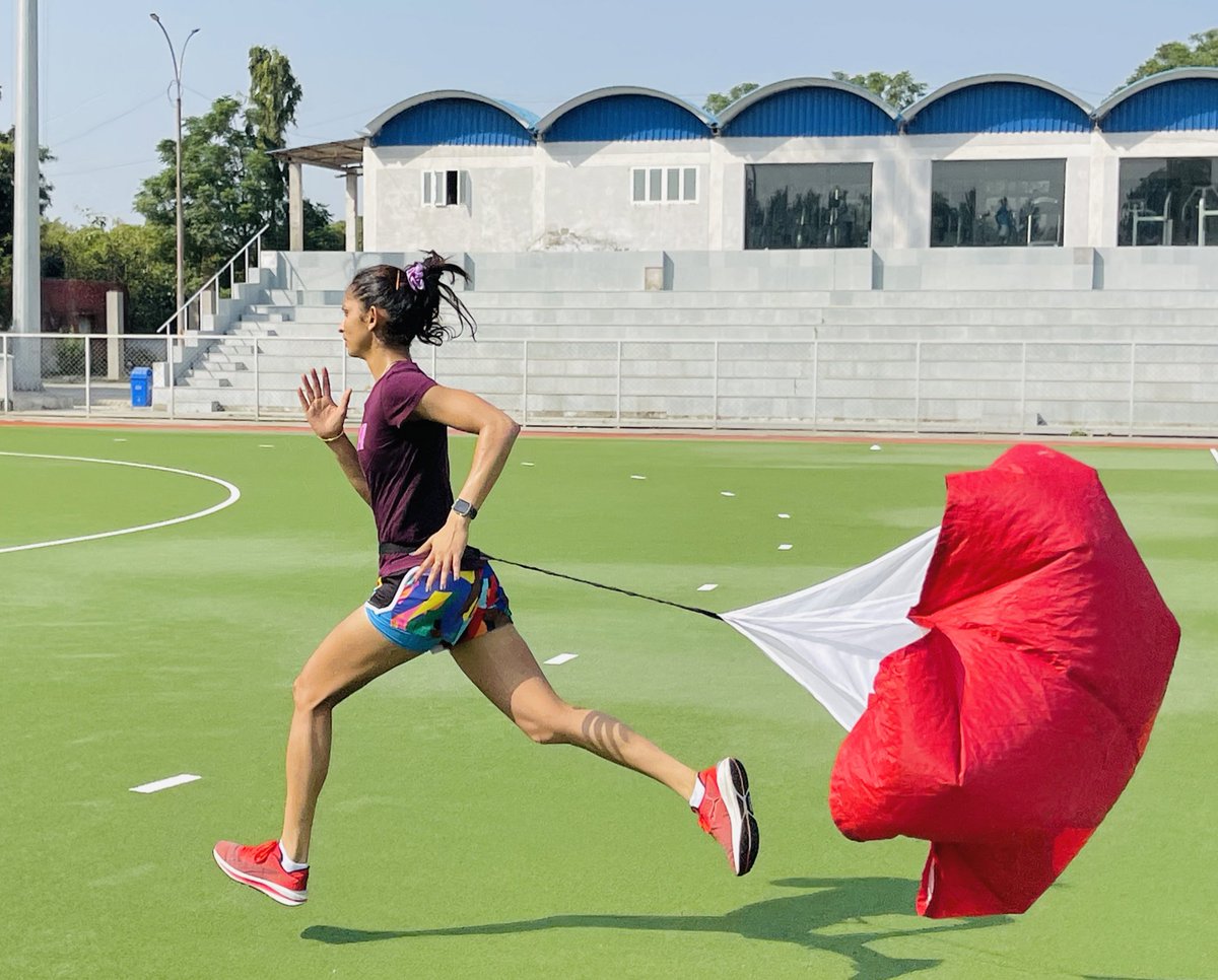 imnavjotkaur01's tweet photo. I’m not chasing anyone; 
I’m too busy chasing my dreams 💪🏻❤️🏃🏻‍♀️

#onfire #gymgirl #flyhigh #fly #mood #chill #vibes #run #running #stayhard #nav1👕🏑 #smilemore #enjoywhatyouhave #hockeylife  #bereal #onelifeliveit #hardworkpaysoff #peace #fun https://t.co/r8CD0UiCJb