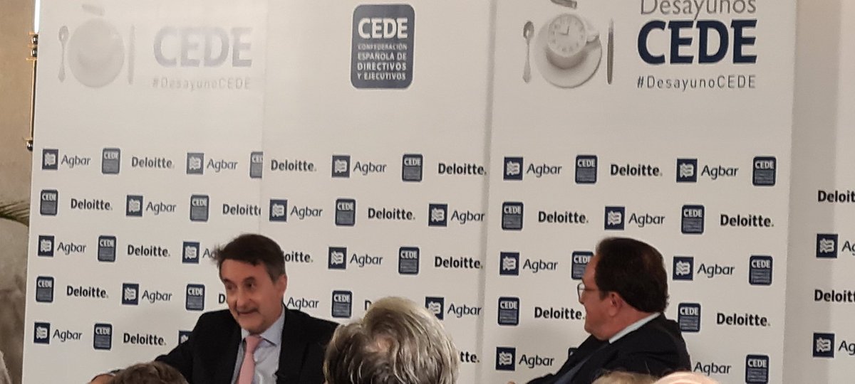 "La vanidad es tendencia y las redes se convierten en tendencia" se asegura en el desayuno <a href="/directivosCEDE/">Fundación CEDE</a> con #josujonimaz ceo de <a href="/repsol/">Repsol</a> quien asegura que no tiene perfil en #redes