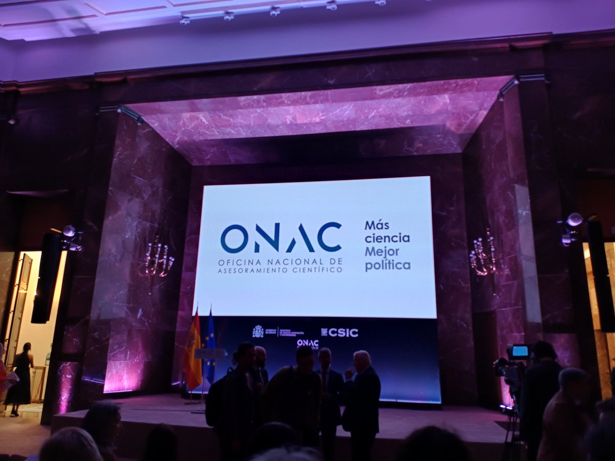 Hoy asisto, en representación de <a href="/redtransfer_/">Redtransfer</a> , a la presentación de la Oficina Nacional de Asesoramiento Científico en el <a href="/CSIC/">CSIC</a> 
Muy ilusionada de ver como aquella idea "loca" que empezó en <a href="/Cienciamento/">#CienciaenelParlamento</a> se hace realidad 👏
Enhorabuena <a href="/eduolpe/">Eduardo Oliver</a> y demás impulsores 👌