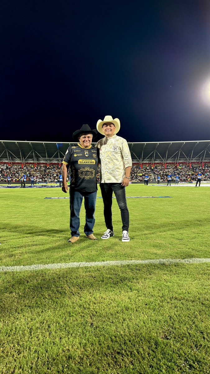 Jhonofre's tweet photo. La Fuerza Brava De Tu Raza Guerrera Se Ha Levantado Majestuosa y Dominante…!!!!

Felicitaciones y Gracias Por Dejar En Alto Con Orgullo, Fuerza y Coraje A Todo El Pueblo Llanero @ClubLlanerosFC https://t.co/LYpeEFPqpq