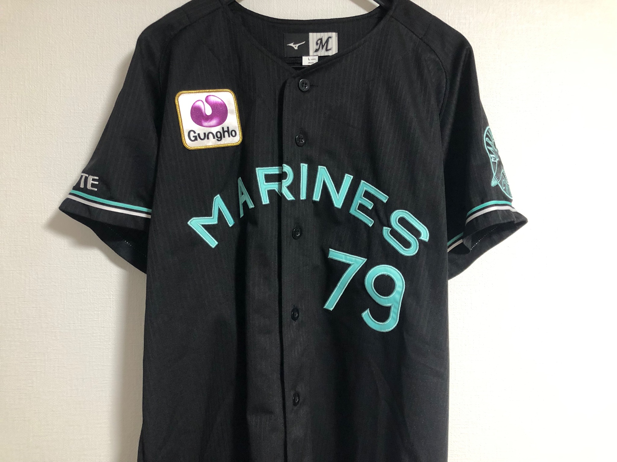 定期入れの やまだしょてん  X: على シャツ