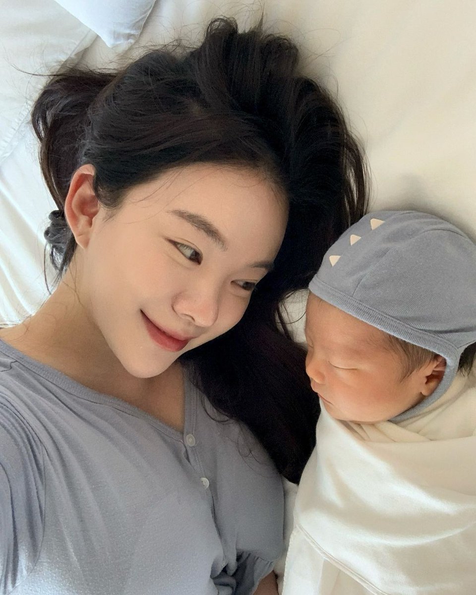 우리 둘이 첫 셀카🥹