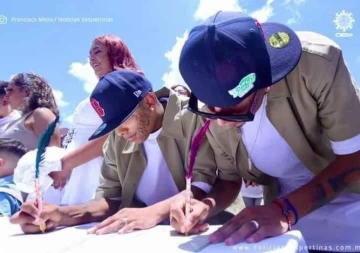 julioamx's tweet photo. Hermoso el amor gay 🏳️‍🌈 Guanajuatense, en el Estado más (católico) racista, clasista, y homofóbico del país. https://t.co/ET078nhxJZ