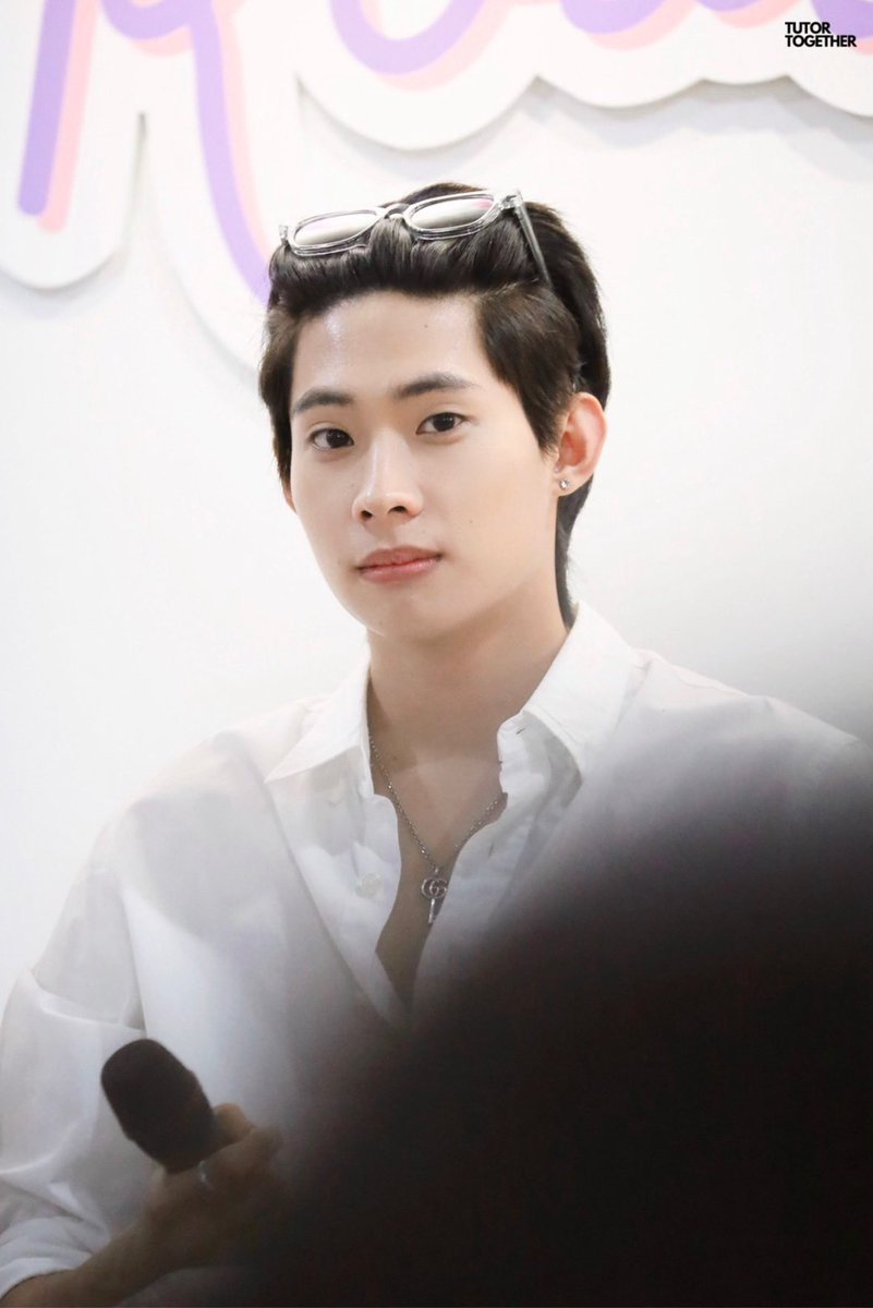 TutorTogetherTH's tweet photo. ลุคคาดแว่นแบบนี้ สงสัยทำใจละลายไปหลายคนแล้วมั้งง 🤭
#TutorKrp
#YIMRouteToBeContinued
#แฮปปี้24ปีก้าวต่อไปกับยิม https://t.co/FOWXJ2e9xD