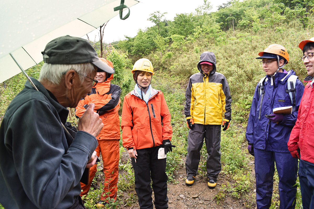 🌳地域と地域をつなぐ🌳

三重県大台町の宮川森林組合の技術者を岩手県住田町の #植林 地に招き、現地で技術指導を行っていただきました。ある地域の課題が別の地域のアイディアや技術で解決できることがある。そんな #つながり の力を #moretrees は大切にしています。

bit.ly/3xs3tRH