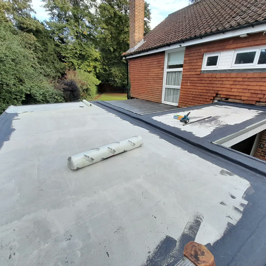 MJKRoofing's tweet image. HARLOW GARAGE ROOF GRP OVERLAY
Restec's Flexitec 2020 system
🌐 mjkroofing.co.uk
#mjkroofing #restec #flatroofing #harlow  #essex #fypシ゚viralシ #roofing #rooftop #chelmsfordroofer #essexroofer #flatroofer #GRP #building #construction #roofers #roofingcontractor #roof