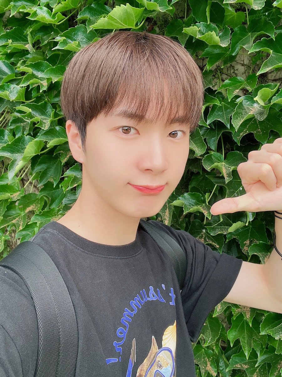 [#OX]

러브버그 때문에 검은 옷 입었습니다.

#OMEGA_X #오메가엑스  
#케빈 #KEVIN