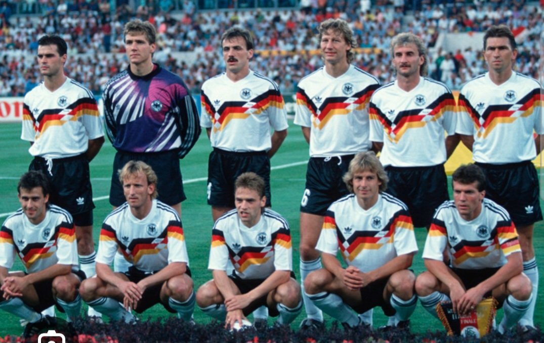 Guten Morgen. 
Kein <a href="/DFB_Team/">DFB-Team</a> Trainer würde auf die Idee kommen eine Mannschaft oder erste 11 Spieler nach deren Hautfarbe und Herkunft,Sexuelle Orientierung aufzustellen.

Die Grünen haben Deutschland dermaßen mit ihrem kranken,zwanghaften Ideologie gespalten,gehetzt,sie