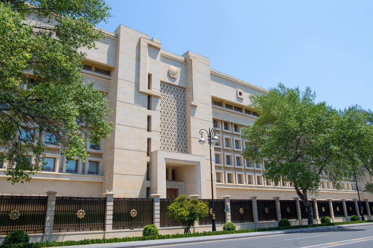 DTX_Azerbaijan's tweet photo. Dövlət Təhlükəsizliyi Xidmətinin Mətbuat xidmətinin məlumatı

Dövlət və ictimai xadimlərin adından saxta müraciətlər hazırlayan kibercinayətkar şəbəkə ifşa olunmuşdur.

Ətraflı: https://t.co/ji9BbLUYMy https://t.co/JTn6qIeyLD