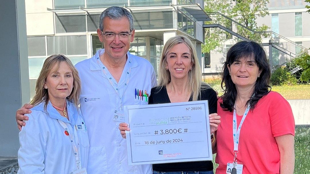 Consorci Sanitari del Maresme (@csdmaresme) on Twitter photo 🔊Aquesta setmana hem entregat a la Jésica Martín de <a href="/proyectoalpha_/">Proyecto Alpha</a> un xec per valor de 3.800€, els beneficis de la 1a edició de la #IluroMarxa. L’import es destinarà a la #investigació de la #distròfia #muscular per dèficit de sarcoglicans.
❤Gràcies a voluntaris, 🔊Aquesta setmana hem entregat a la Jésica Martín de <a href="/proyectoalpha_/">Proyecto Alpha</a> un xec per valor de 3.800€, els beneficis de la 1a edició de la #IluroMarxa. L’import es destinarà a la #investigació de la #distròfia #muscular per dèficit de sarcoglicans.
❤Gràcies a voluntaris,