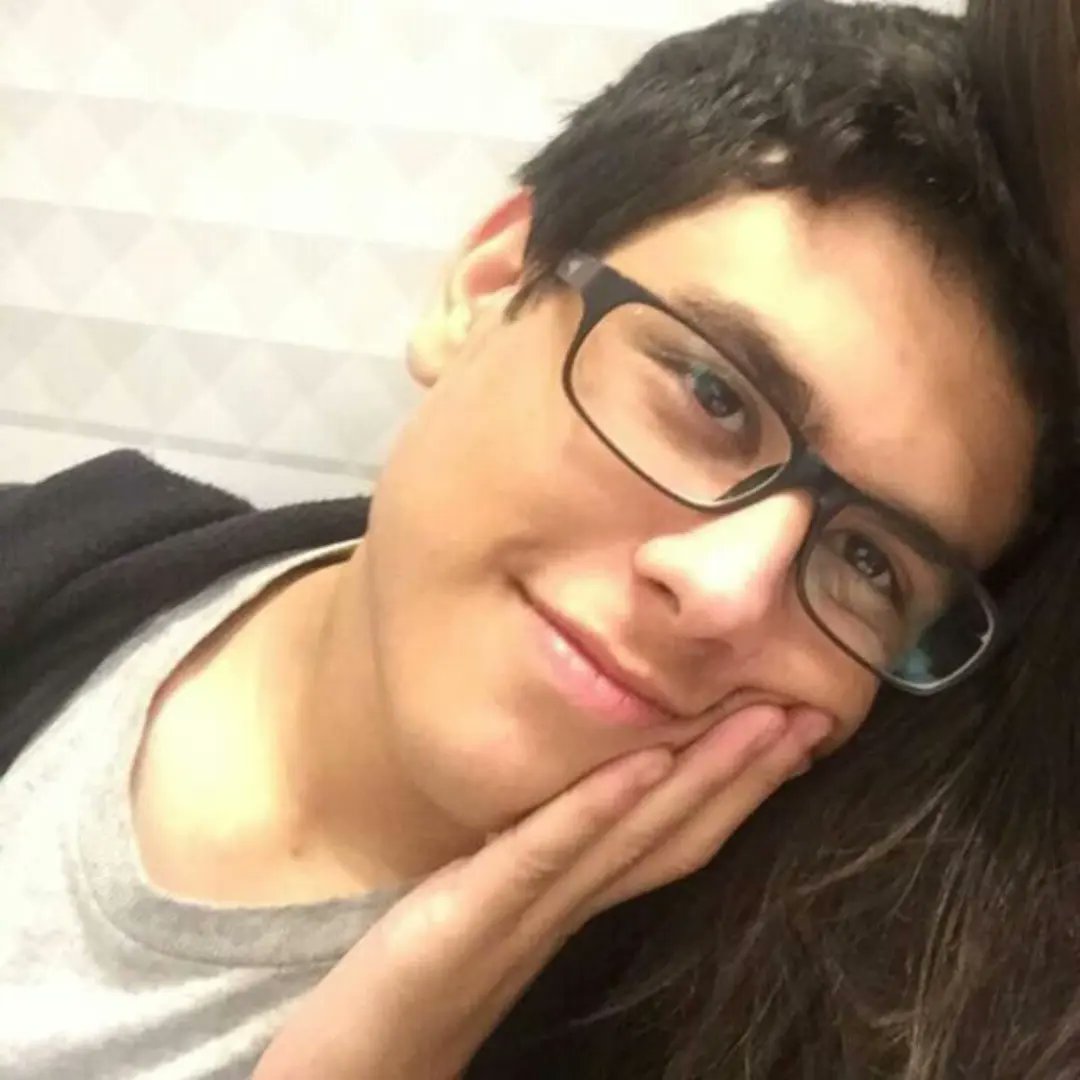 RobbyAguiar's tweet photo. Filho, vc é e será sempre o melhor campeão pra mim: nas danças com as lâminas da Irelia, nas fights agressivas com Wukong ou nos golpes certeiros com Lee Sin e Aatrox, não importa, vc é meu tudo, meu orgulho e eu o amo demais❤️  Feliz aniversário, Léo! 👏🏻🥳🥳🥳🎂🎁🎉🎉🥰😘 https://t.co/9oTx0sIb7W