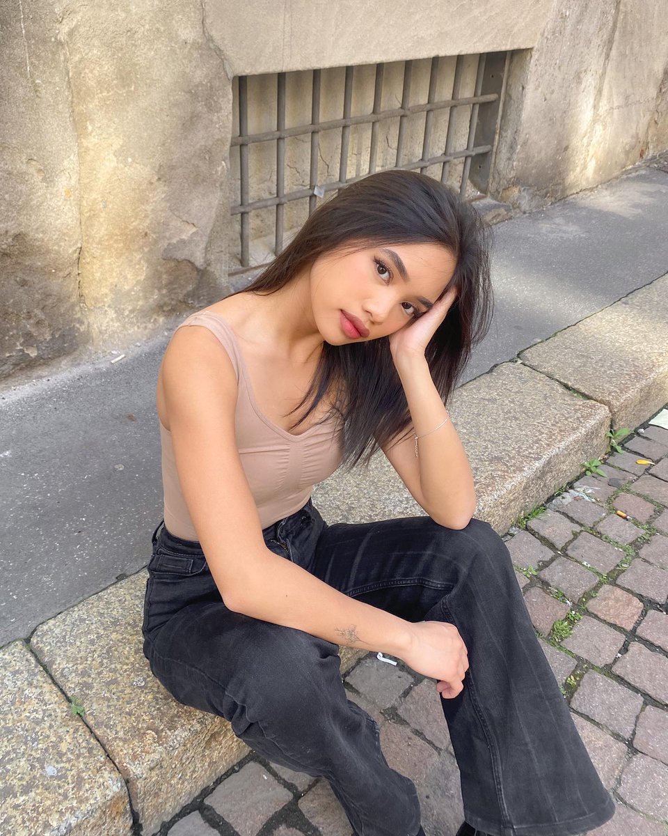 jsjsjs0004's tweet image. Being happy never goes out of style.