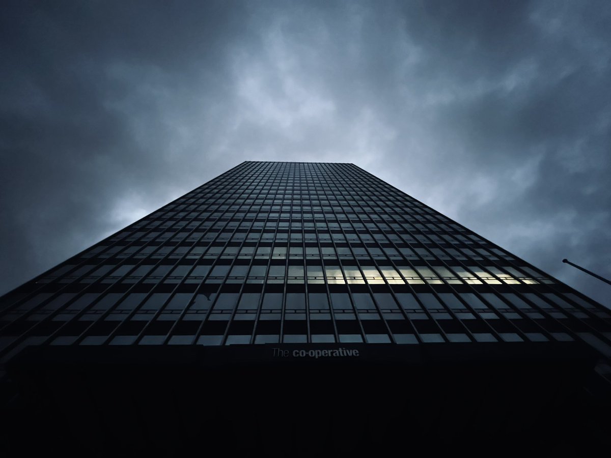 matt_cork's tweet photo. Last one to leave, turn the lights
out… 🏙️💡
CIS Tower
Hanover St
Manchester
#modernist #architecture #moderism #manchester #cistower @modernistsoc @modernistmag https://t.co/VWgVvK4rGO