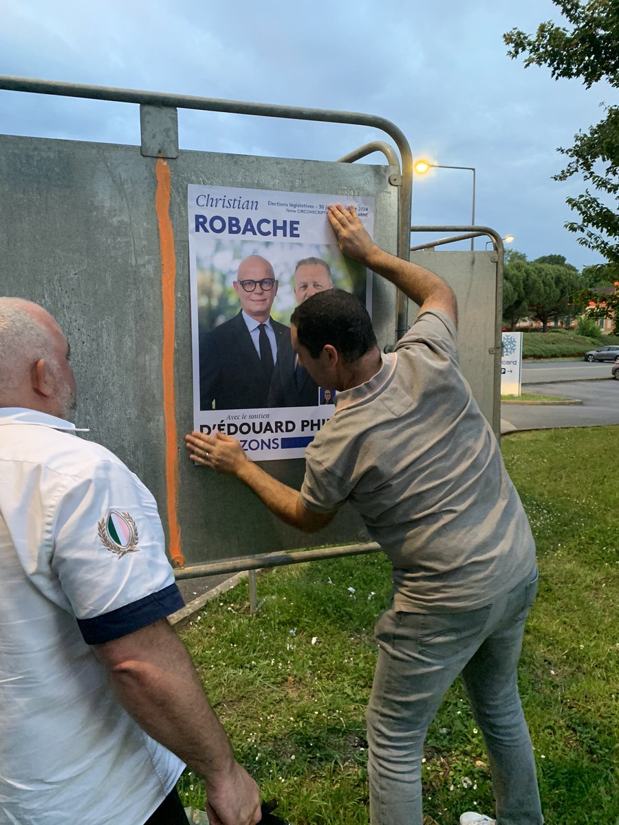 Michael Lopez (@michalopez77) on Twitter photo C’est la 1ère campagne qui me donne à ce point le sentiment de faire bloc pour défendre plus qu’un candidat à travers un essentiel républicain 🇫🇷. Le dynamisme de tous ceux qui se mobilisent prouve que ce sentiment est largement partagé.💪<a href="/C_Robache/">Christian Robache</a> <a href="/EPhilippe_LH/">Edouard Philippe</a> <a href="/HorizonsLeParti/">Horizons</a> C’est la 1ère campagne qui me donne à ce point le sentiment de faire bloc pour défendre plus qu’un candidat à travers un essentiel républicain 🇫🇷. Le dynamisme de tous ceux qui se mobilisent prouve que ce sentiment est largement partagé.💪<a href="/C_Robache/">Christian Robache</a> <a href="/EPhilippe_LH/">Edouard Philippe</a> <a href="/HorizonsLeParti/">Horizons</a>