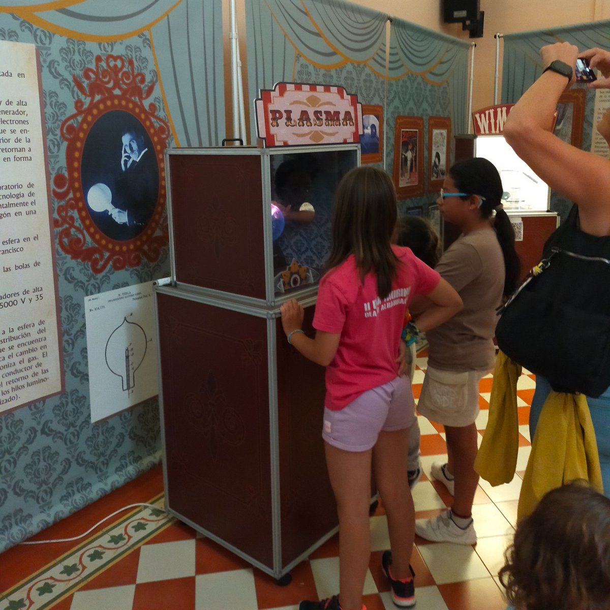 Visitas didácticas mediadas a la exposición Gran espectáculo eléctrico con escolares de Gea de Albarracín (Teruel)