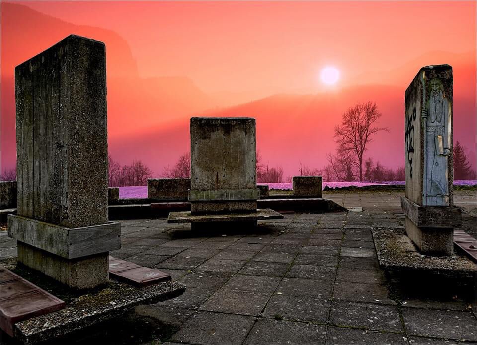 Happy summer solstice from the ancient concrete circle of 'Stone Penge' in Crystal Palace Park.
 
Believed to have been constructed circa 1964 AD, the monument is renowned for its mysterious brutalist board markings and uncomfortable polypropylene seating.
 
📷<a href="/invispalace/">Invisible Palace</a>