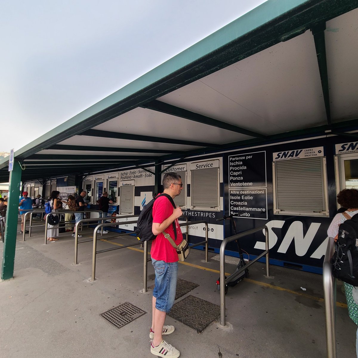 riku210504's tweet image. 下船して左手にチケット売場がありました
(めっちゃ近くて良かった)

8:05発 #カプリ島 行きのチケットを購入(乗船料金は EURO26.5)

#SunPrincess
#PrincessCruises
#サンプリンセス
#プリンセスクルーズ0