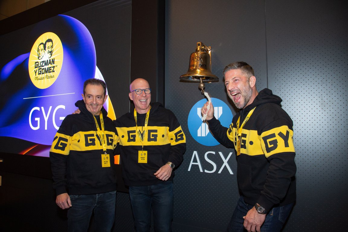 ASX's tweet photo. ASX welcomes @guzmanygomez! GYG opened its flagship store in Sydney in 2006. Fast forward 18 years, GYG has 210 restaurants employing 10,000+ staff across four countries. Congratulations to the team for reaching this milestone! https://t.co/ok55oUGTdX 

#ASXListing #ASXBell https://t.co/JLUMifh13s