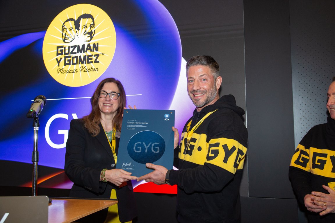 ASX's tweet photo. ASX welcomes @guzmanygomez! GYG opened its flagship store in Sydney in 2006. Fast forward 18 years, GYG has 210 restaurants employing 10,000+ staff across four countries. Congratulations to the team for reaching this milestone! https://t.co/ok55oUGTdX 

#ASXListing #ASXBell https://t.co/JLUMifh13s