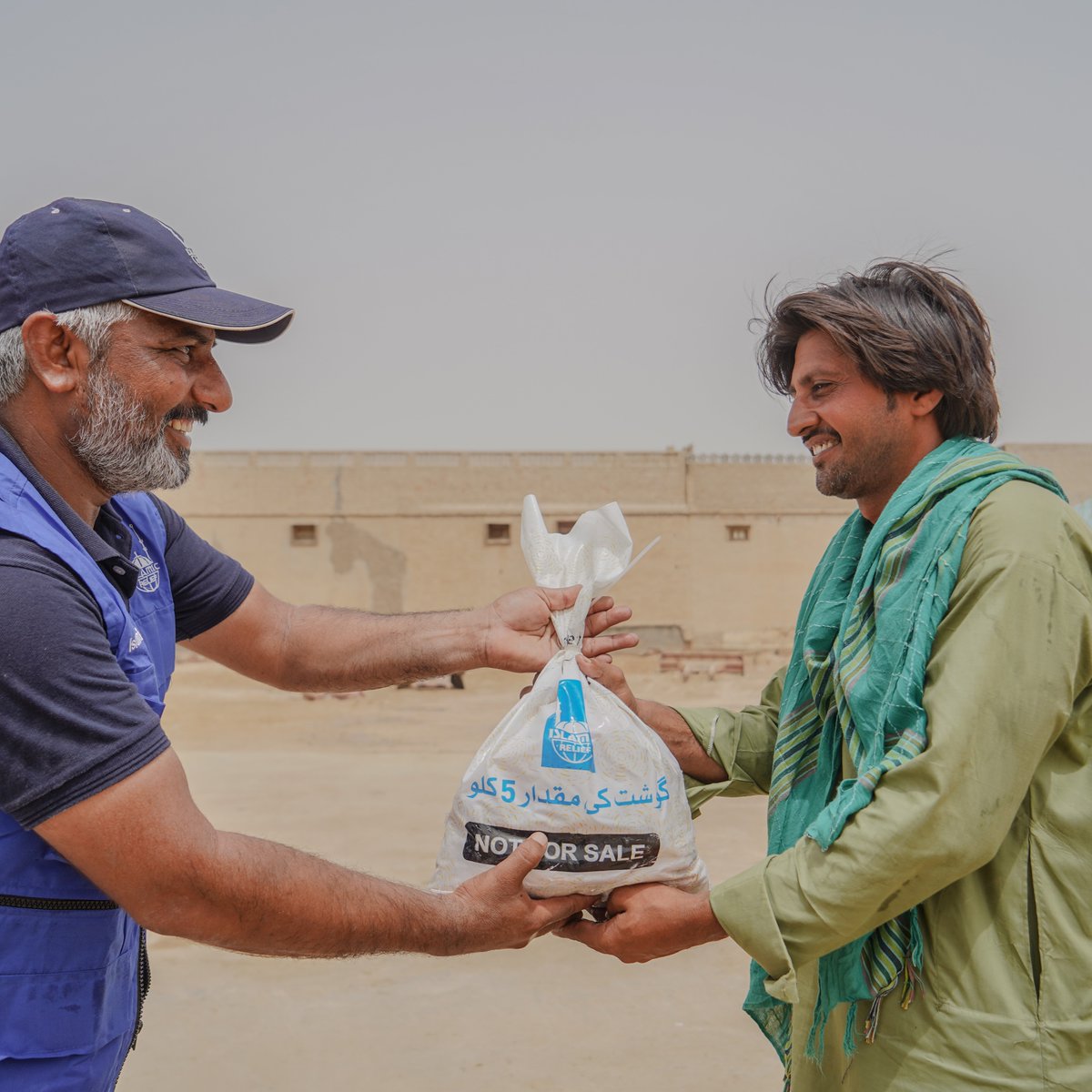 IslamicReliefPK's tweet photo. πDadu, Sindh
Delivering the perfect Eid gift! Our meat packs are bringing hope and happiness to communities. π
#EidMubarak #IslamicReliefPakistan #TransformingLivesSince1992 https://t.co/1SCsWmLJds