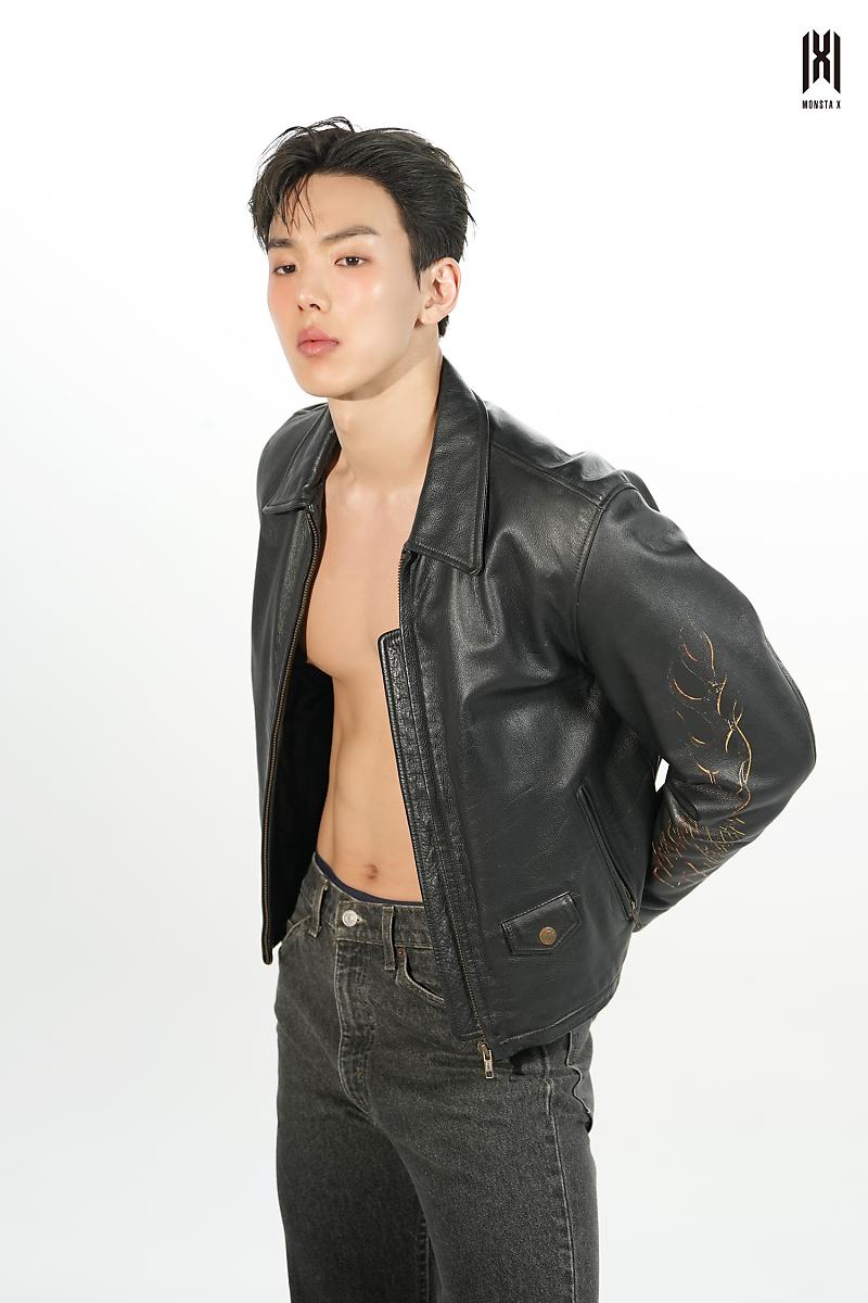 nunugomy's tweet photo. #SHOWNU Singles Magazine photoshoot behind https://t.co/ok74SJMuPQ