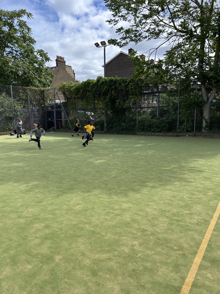 LucyCoatesReay's tweet image. How many hours, minutes or seconds does it take Year 3 to run, jump or skip the length of the pitch? Which unit of time would be most useful to use? Year 3 ⁦@ReayPrimary⁩ decided to find out… ⁦@NancyMa55127554⁩ #learningthroughdoing