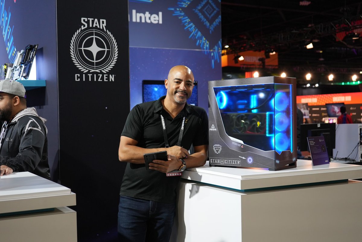 If you think we should give away more Sabre Ravens, speak up now :-)  Be sure to tag <a href="/IntelGaming/">Intel Gaming</a> &amp; <a href="/RobertsSpaceInd/">Star Citizen</a> #StarCitizen 
Oh, and special shout-out to <a href="/CLXGaming/">CLX Gaming</a> for creating this amazing Sabre Raven themed Gaming PC (Which came w/ a Sabre Raven!)