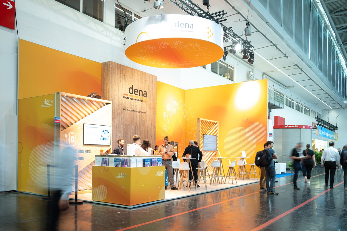 #ThesmarterE Tag 2: Digitalisierung und Erneuerbare Energien 

Am dena-Messestand geben die dena-Projektteams heute u. a. einen Einblick in Karriereoptionen, das Energy Sharing und Spielregeln für den Datenaustausch.

Die Vorträge starten um 10:30 Uhr.
📍 Halle B5, Stand 408