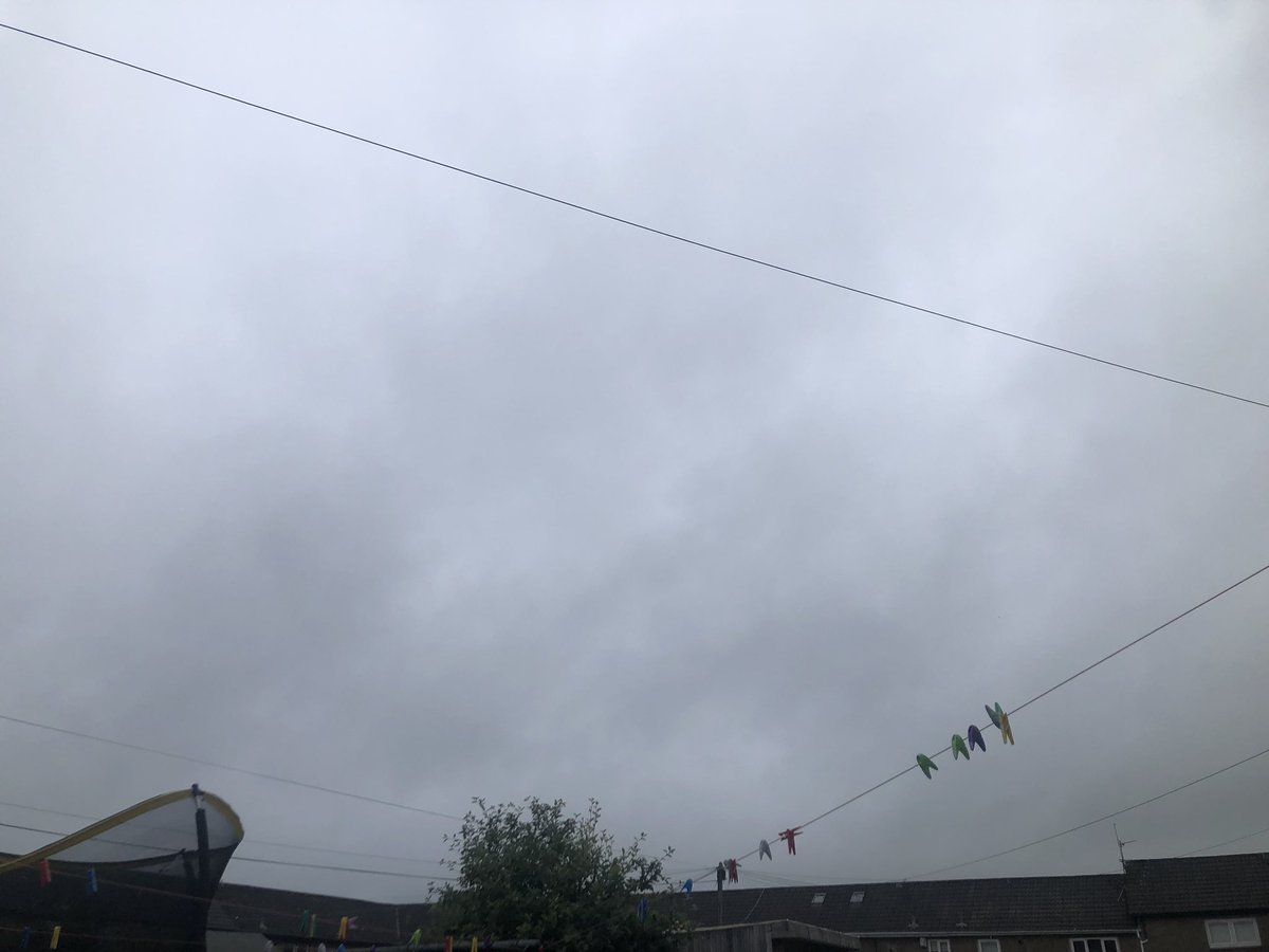 IonisedSkyWatch's tweet photo. 😷😷😷20th #Junember 2024 and the thick blanket of TOXIC SOUP remains from yesterday’s spreading of HEAVY METAL PARTICULATES OVER GLASGOW by Bill Gates mates ☠️☠️☠️ #Geoengineering #SolarRadiationManagement #BillGatesIsBondVillianNo1 #ArrestBillGatesNow #Genocide #Ecocide #Lookup https://t.co/c0TqjUcDBf