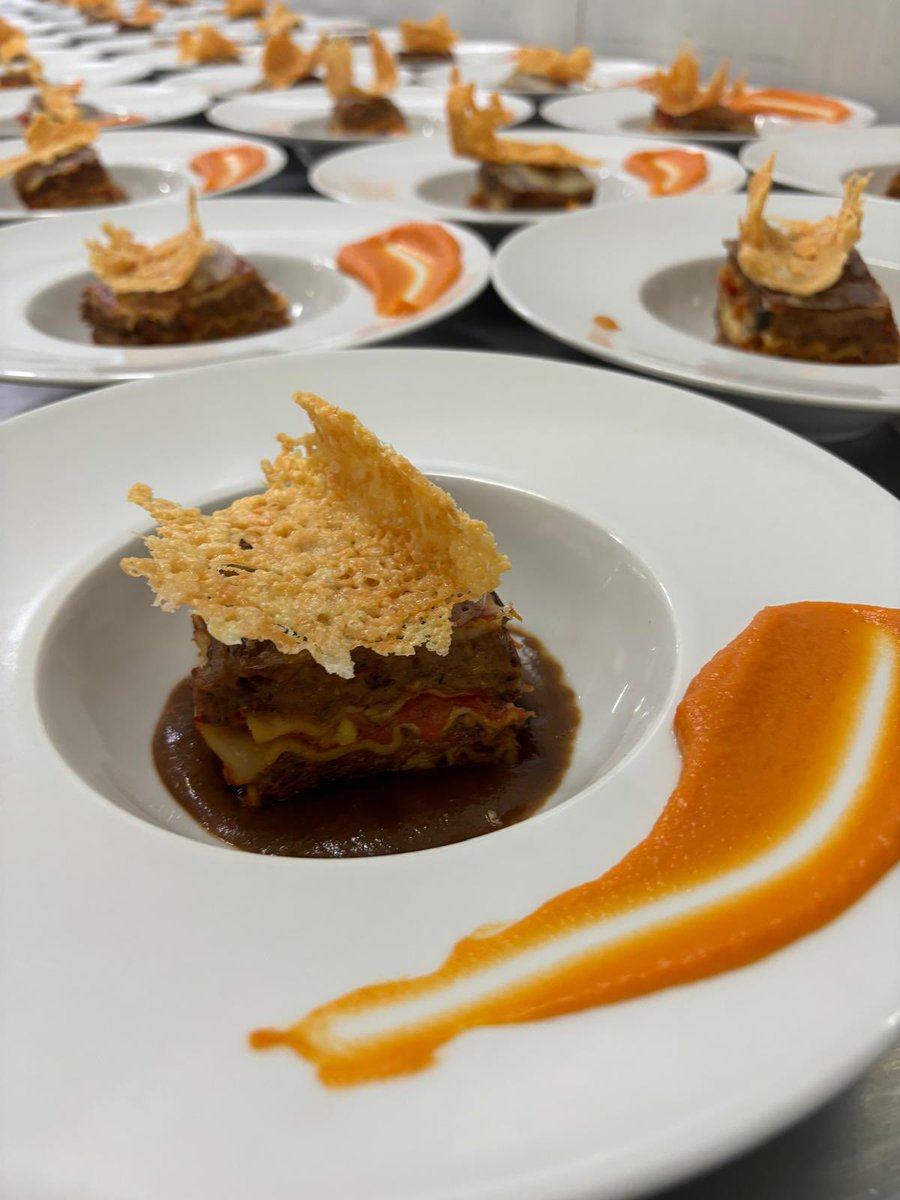 PandoSevilla's tweet photo. 😍😍😍🍽️🍽️🍽️

Disfruta de la exquisita presentación y sabor de nuestros platos en Pando. Cada bocado es una experiencia culinaria única, preparada con ingredientes frescos y mucho cariño. ❤️👨‍🍳

Ven a probar nuestras delicias y déjate sorprender. ¡Te esperamos en Pando! 📍✨ https://t.co/qUAWN1QrVe