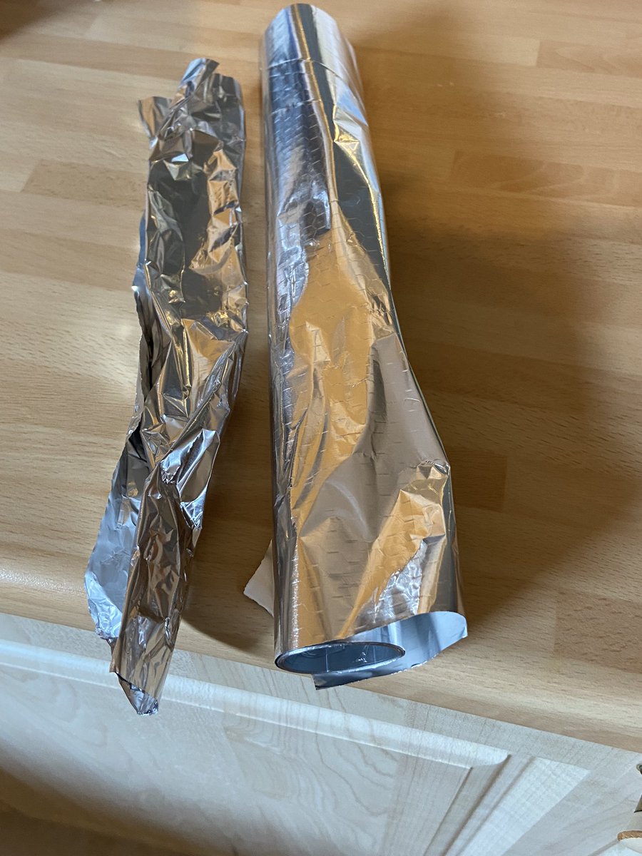 nibsthemod's tweet image. Price hasn’t gone down but Tesco no longer putting cardboard tubes in their kitchen foil. Admittedly not the end of the world, but just another thing to piss me off on a daily basis 😟
