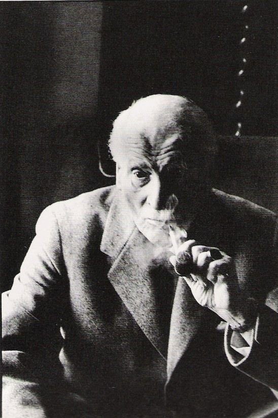 “Krizler, sarsıntılar, hastalıklar tesadüfen ortaya çıkmaz. Bir gidişatı düzeltmemiz, yeni seçenekler keşfetmemiz, başka bir yaşam yolunu deneyimlememiz için gösterge görevi görürler.”

—Carl Gustav Jung