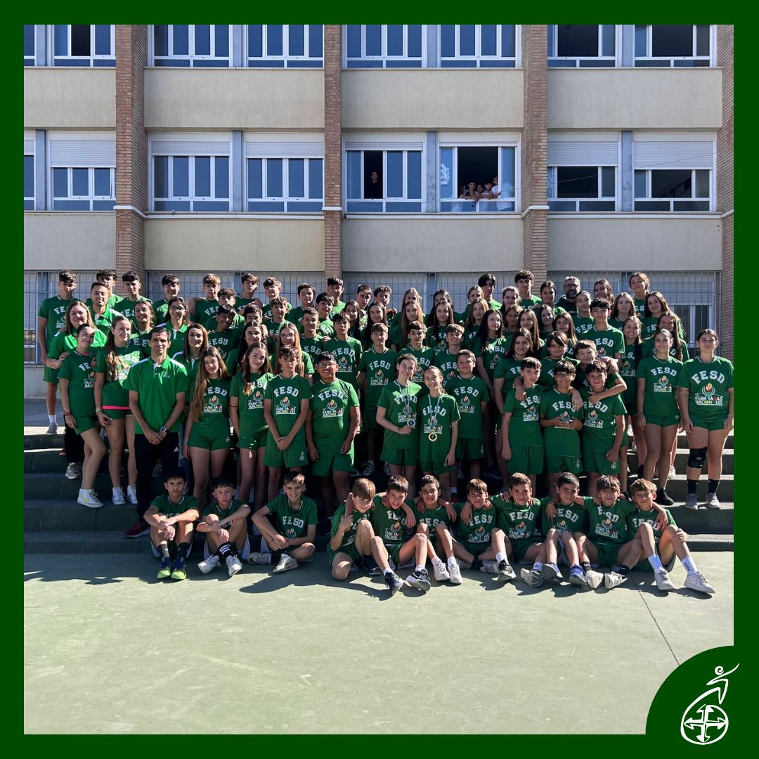 presentacionGR's tweet photo. Foto de familia de todos los participantes en las IV Olimpiadas FESD 2024 en Málaga. 

Empieza la cuenta atrás para Tenerife 2025 😉🏆

#somosfesd #olimpiadasfesd #somospresentacion #presentacionGR https://t.co/ISQHKXOs2A