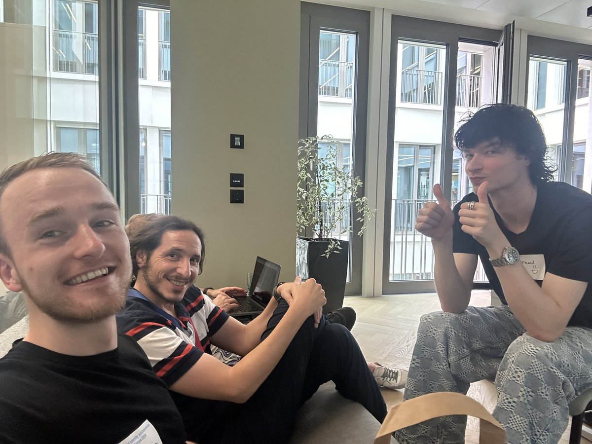 Discussing the roadmap and API of <a href="/OpenWalletFdn/">OpenWallet Foundation</a> Credo framework with <a href="/berend_io/">Berend Sliedrecht</a> and <a href="/GenArisXR3/">Ariel Gentile</a> at #DICE in Zürich. Good stuff coming!