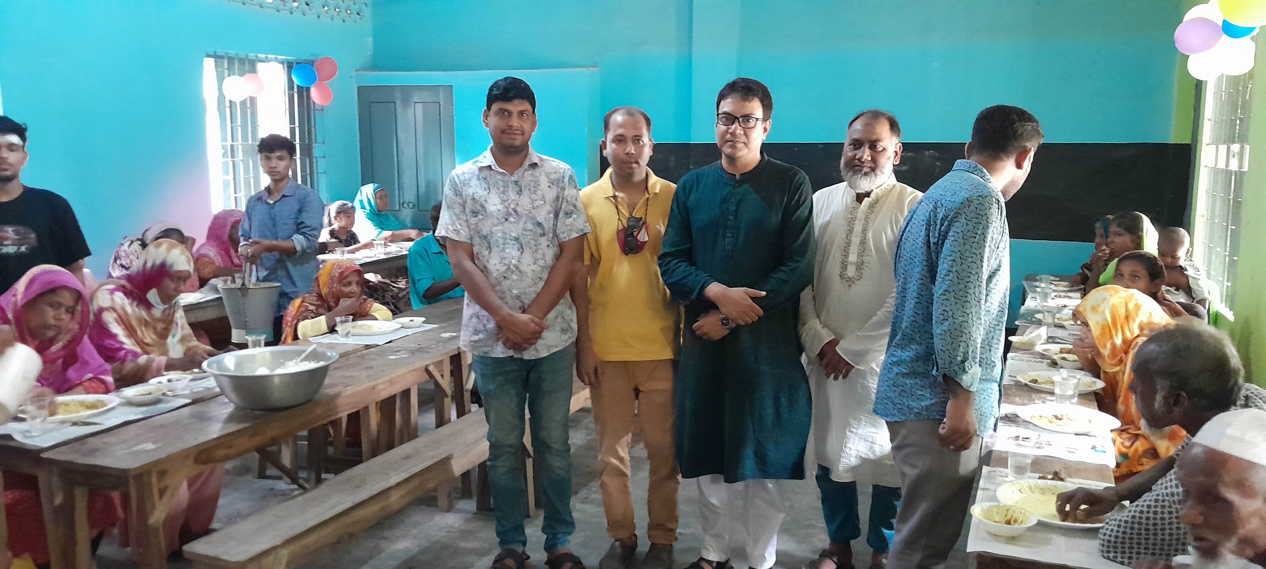 পীরগঞ্জে ছিন্নমুল মানুষের সাথে আই পজেটিভের ঈদ উৎসব