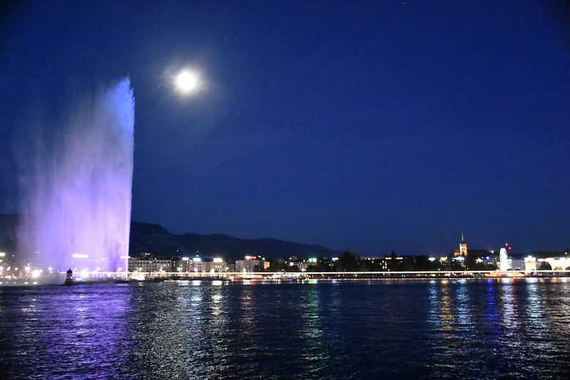 Last night the Jet d'Eau was lit up with colours of the Ottawa Convention to celebrate 25 years of the anti-personnel land mine convention's entry into force.

UK remains committed to humanitarian goals to prohibit use, stockpiling, production &amp; transfer of anti-personnel mines.